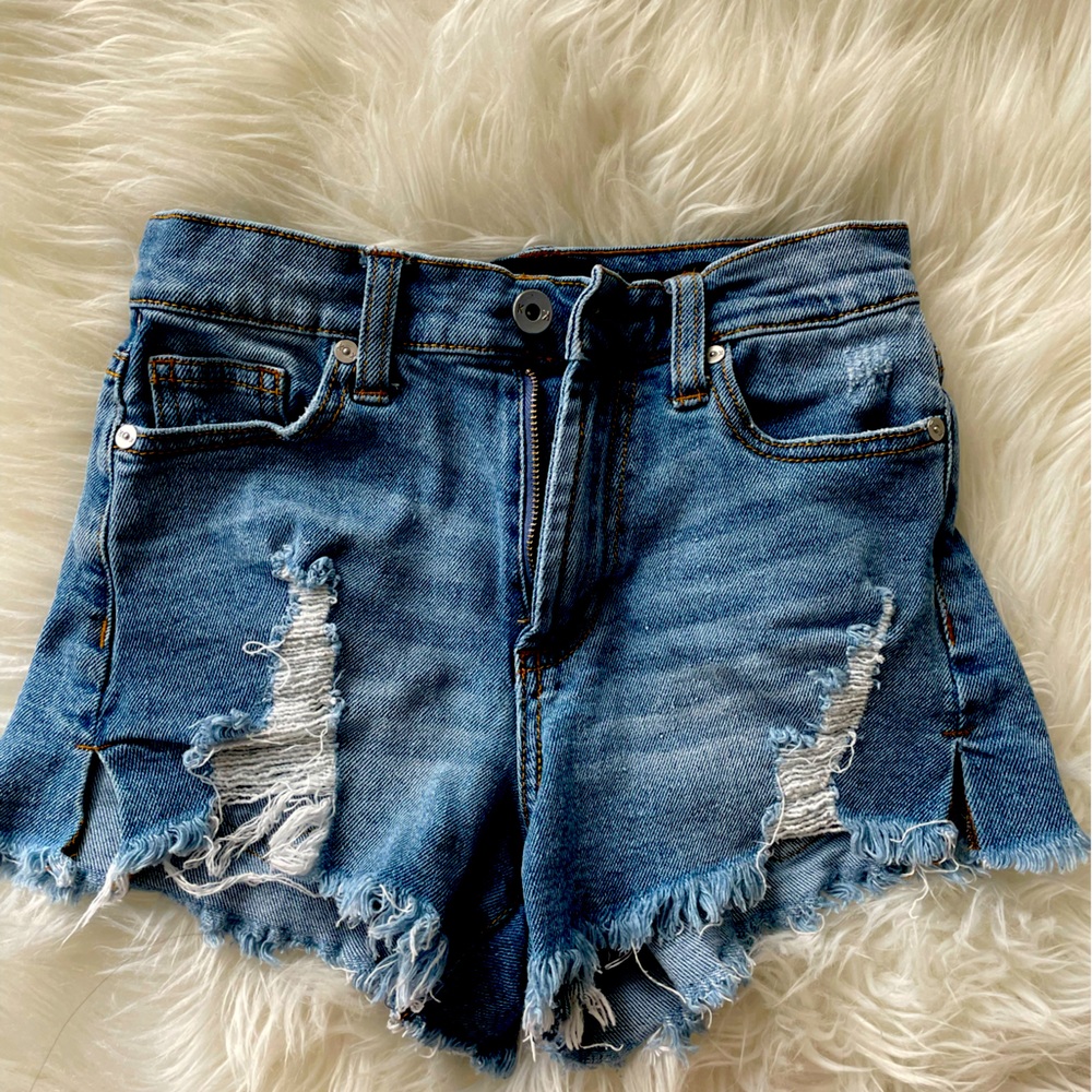 Kendall + Kylie Icon shorts size 24